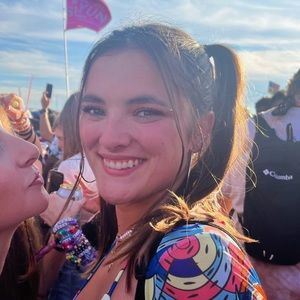 Meet your Posher, Daniella!